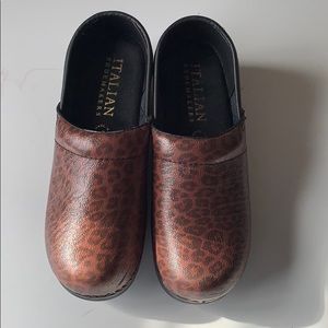 Italian Shoemaker women’s Leopard print clogs